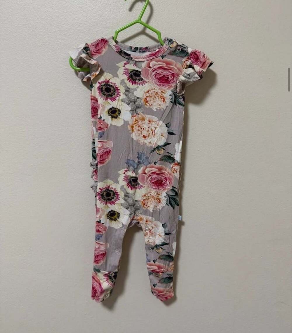 Posh Peanut Ruffle Romper Size 6-9 Mos Grey Floral
